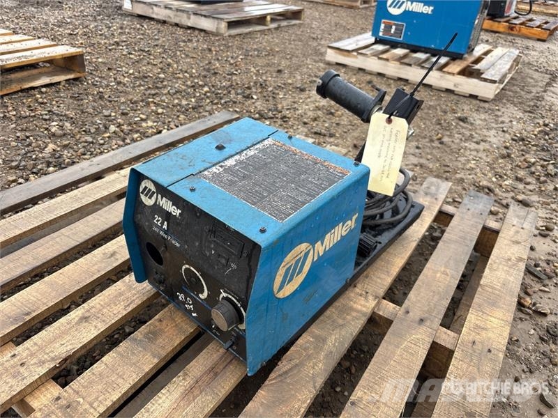 Miller Electric 24V Wire Feeder (Inoperable) Заваряващи машини