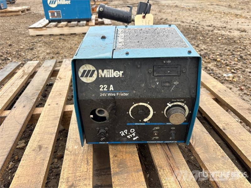 Miller Electric 24V Wire Feeder (Inoperable) Заваряващи машини