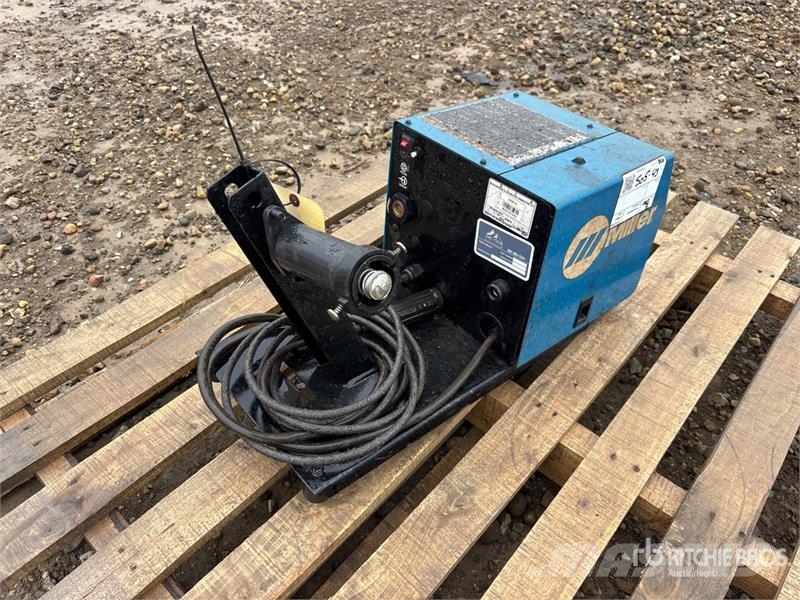 Miller Electric 24V Wire Feeder (Inoperable) Заваряващи машини