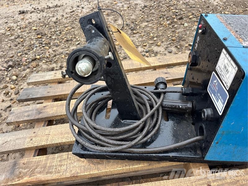 Miller Electric 24V Wire Feeder (Inoperable) Заваряващи машини