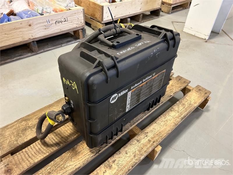 Miller Extreme 12VS Suitcase Wire Feeder Hitsauslaitteet