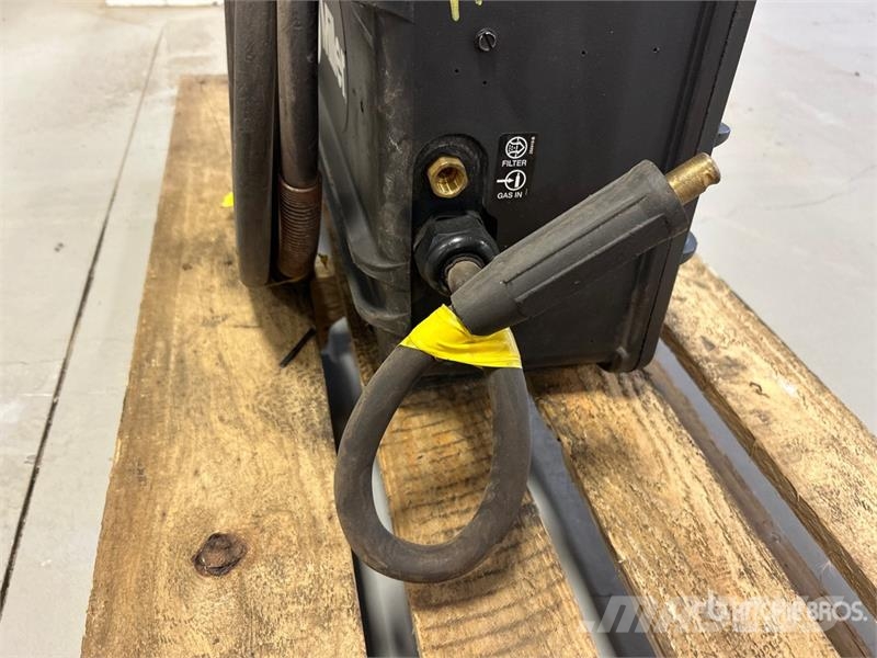 Miller Extreme 12VS Suitcase Wire Feeder Hitsauslaitteet