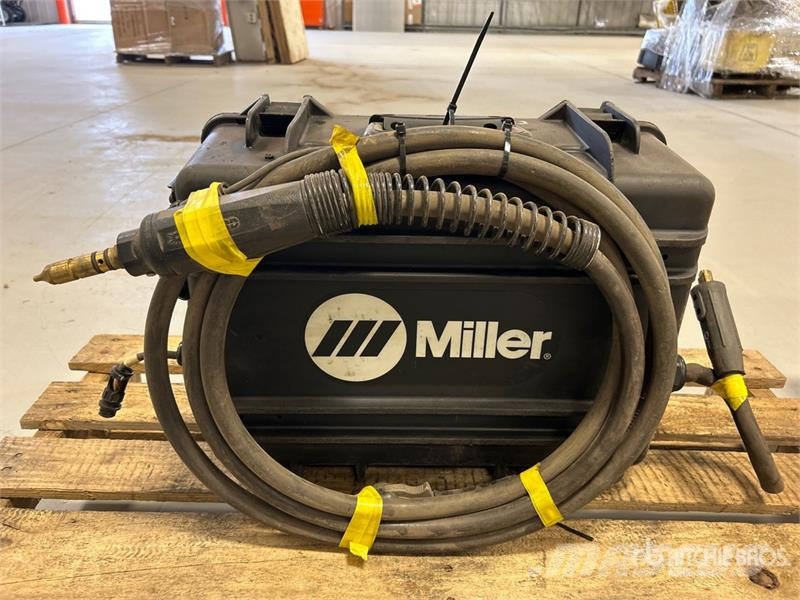 Miller Extreme 12VS Suitcase Wire Feeder Hitsauslaitteet