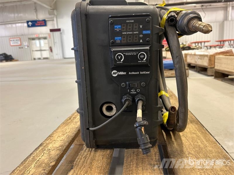 Miller Extreme 12VS Suitcase Wire Feeder Hitsauslaitteet