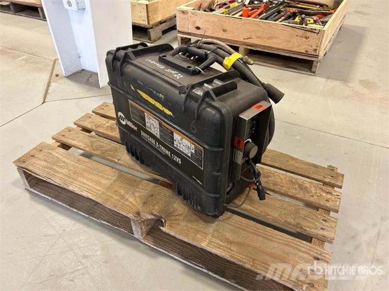 Miller Extreme 12VS Suitcase Wire Feeder Hitsauslaitteet