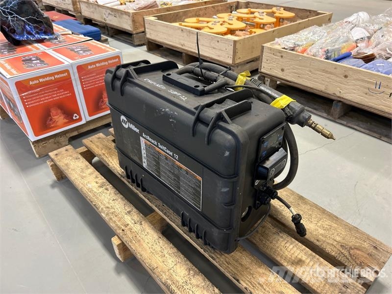 Miller Extreme 12VS Suitcase Wire Feeder Hitsauslaitteet