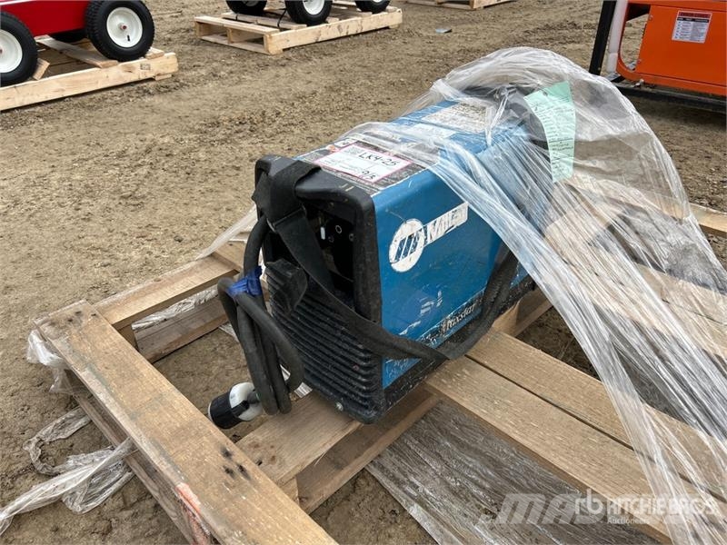 Miller Maxtar 210STR 200 AMP Suitcase Electric Welder Welding machines
