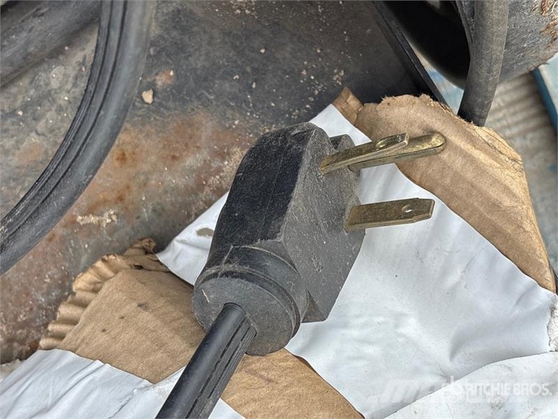 Miller MIG 150 A MIG Electric Welder Aparati za zavarivanje
