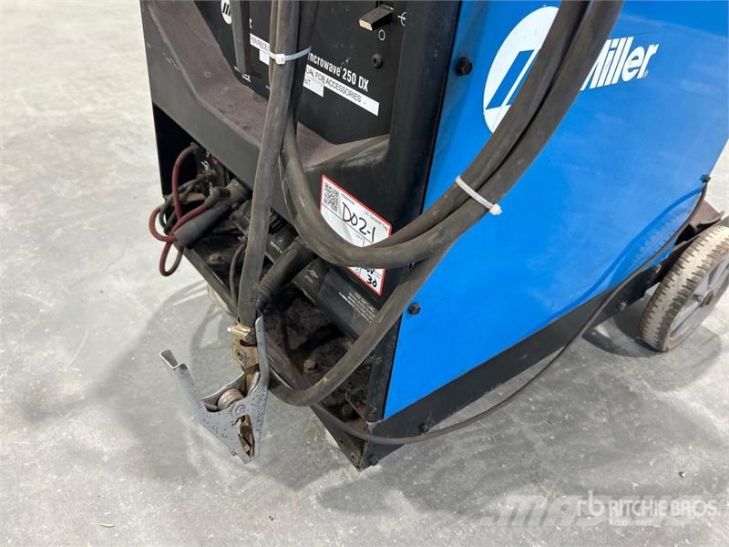 Miller Syncrowave 250DX TIG Electric Welder Poste à souder