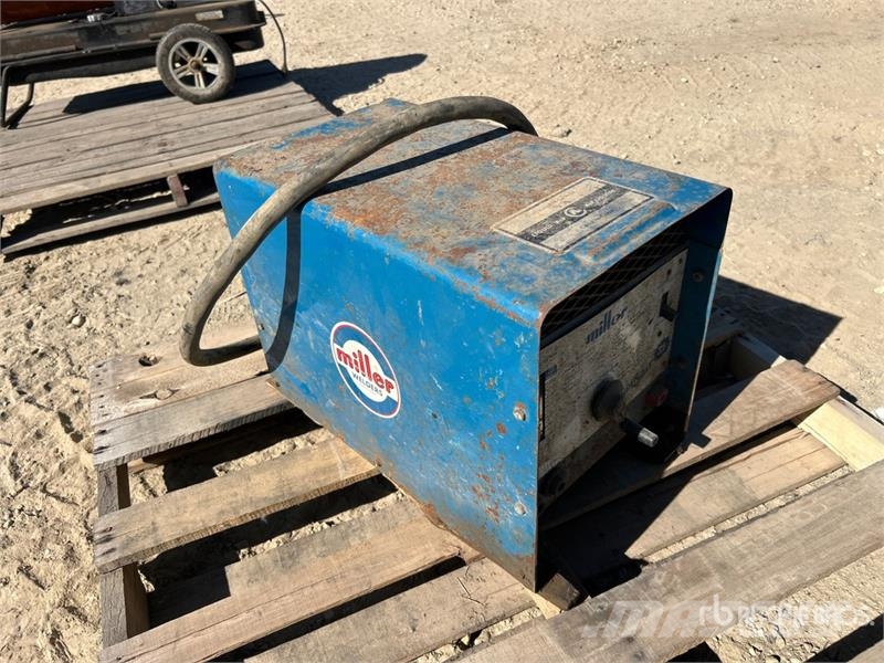 Miller Thunderbolt Mobile Electric Welder Svářecí stroje
