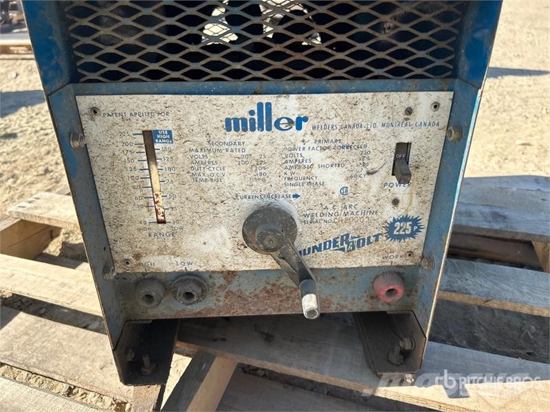 Miller Thunderbolt Mobile Electric Welder Svářecí stroje