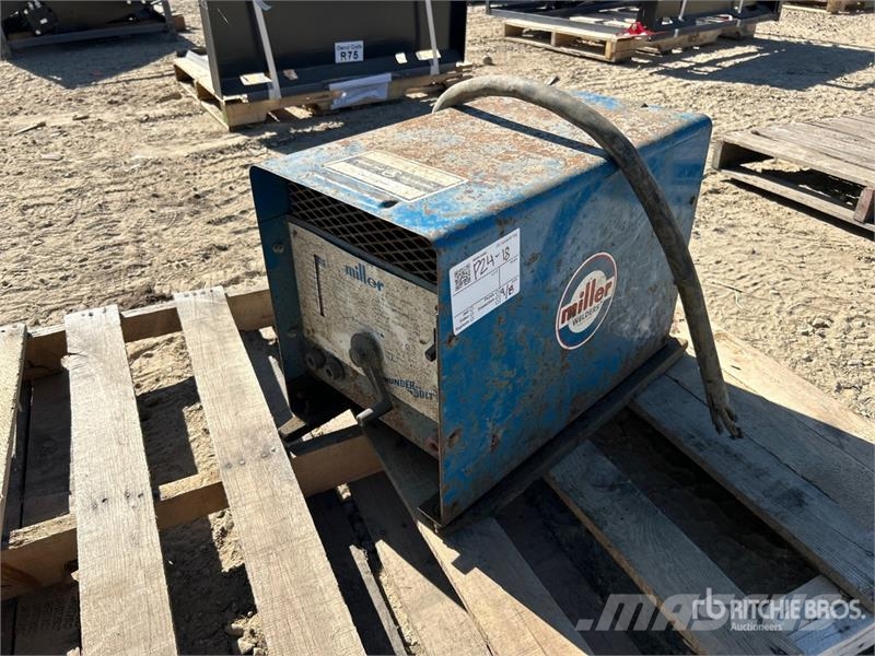 Miller Thunderbolt Mobile Electric Welder Svářecí stroje