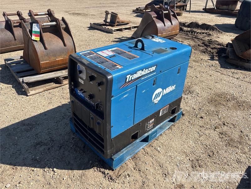 Miller Trailblazer 325 EFI 325 A Multi-Process Engine Dri ماكينات لحام