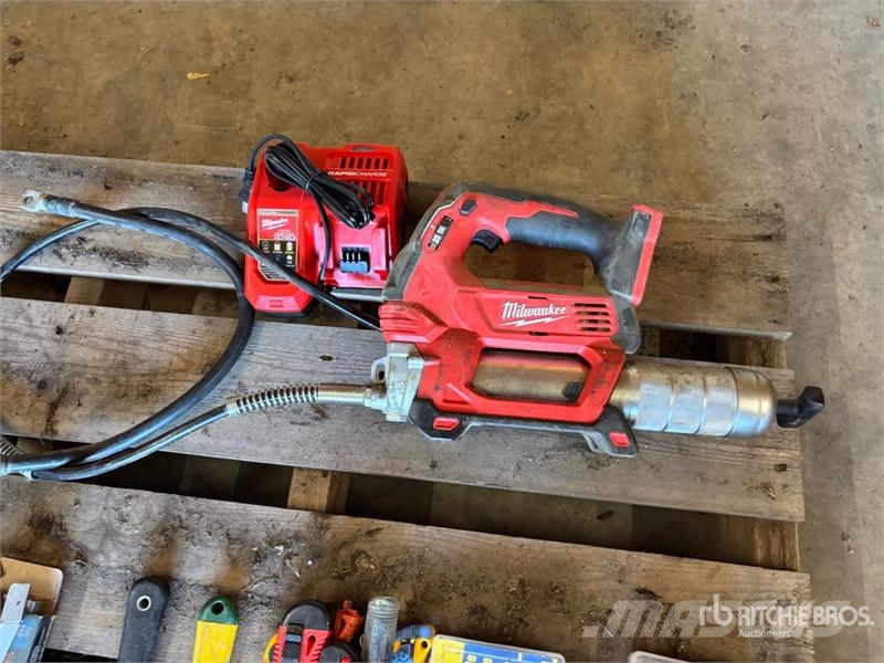 MILWAUKEE Cordless Grease Gun Drugi deli