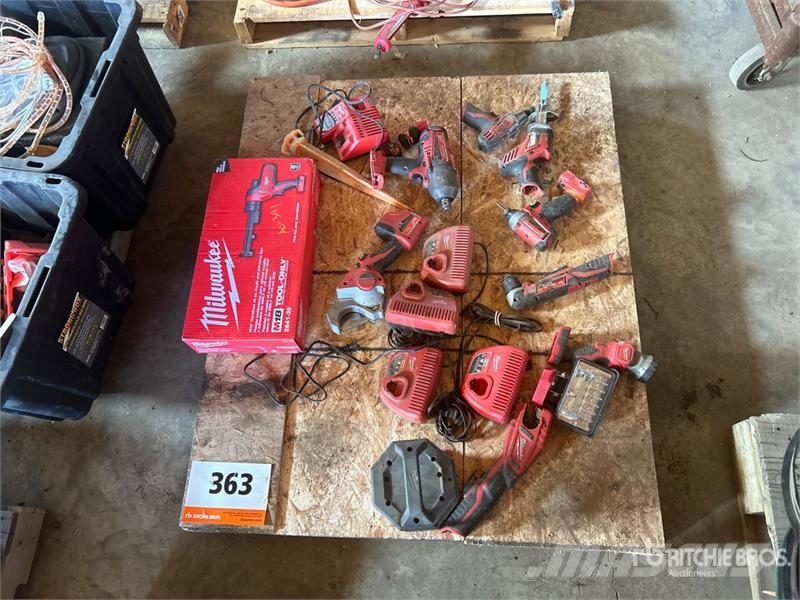 MILWAUKEE Cordless Hack Saw, Impact Driver, Flash Light, Wor Alte componente