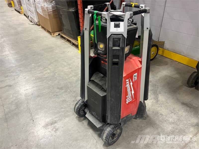 MILWAUKEE MXF04-1XC 6 kW Fuel Rocket Light Tower Fénytornyok