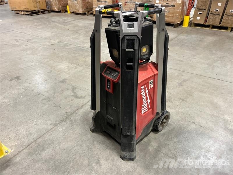 MILWAUKEE MXF04-1XC 6 kW Fuel Rocket Light Tower Fénytornyok