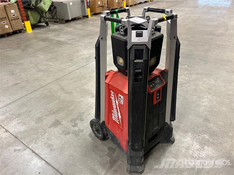 MILWAUKEE MXF04-1XC 6 kW Fuel Rocket Light Tower Fénytornyok