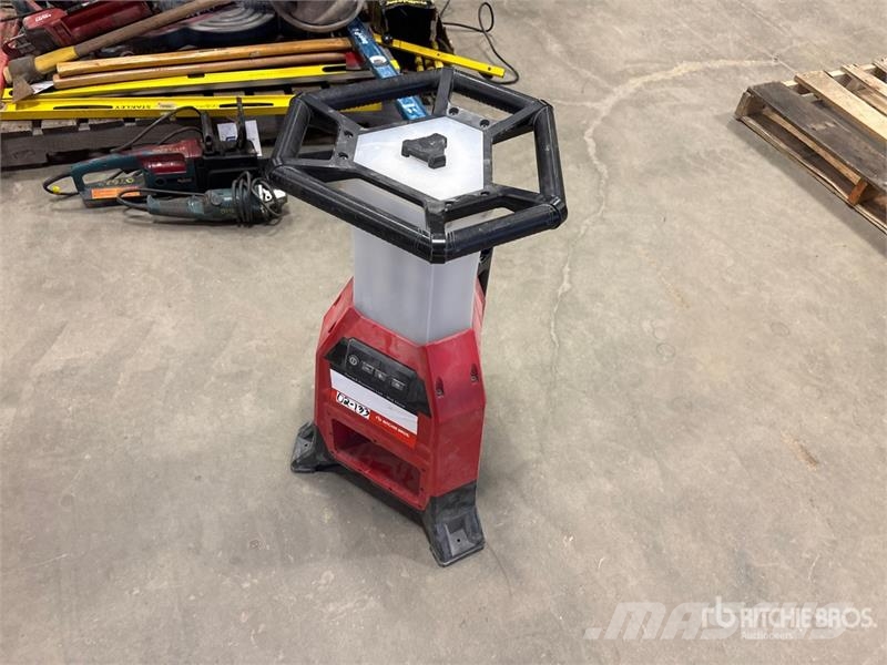 MILWAUKEE Radius Cordless M18 Work Lights معدات البناء - غير ذلك