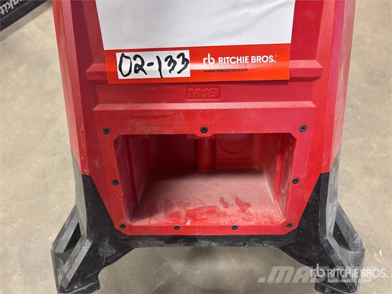 MILWAUKEE Radius Cordless M18 Work Lights معدات البناء - غير ذلك