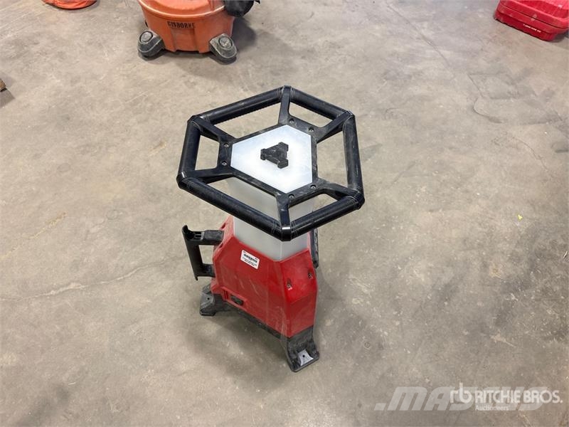 MILWAUKEE Radius Cordless M18 Work Lights معدات البناء - غير ذلك