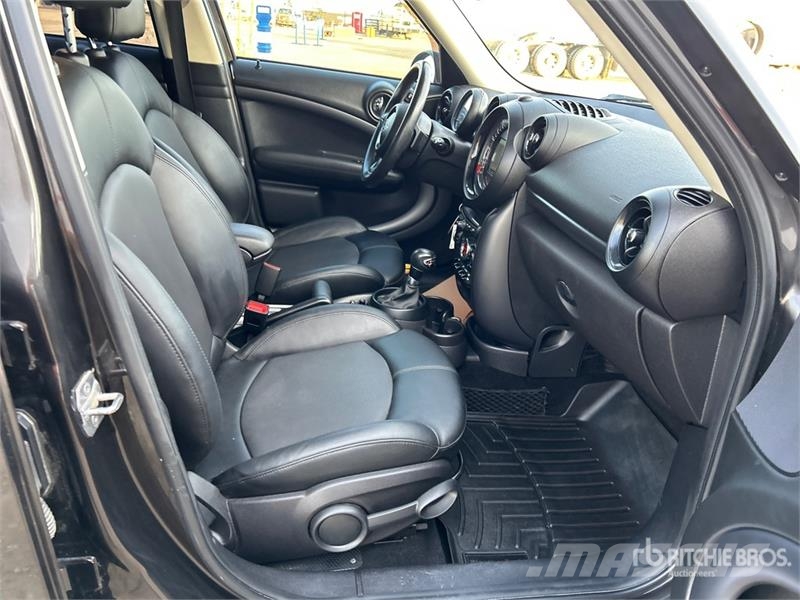 Mini Cooper ALL4 S AWD Automobile سيارات