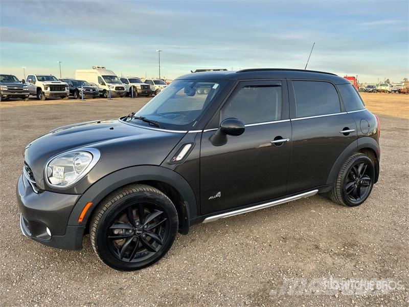 Mini Cooper ALL4 S AWD Automobile سيارات