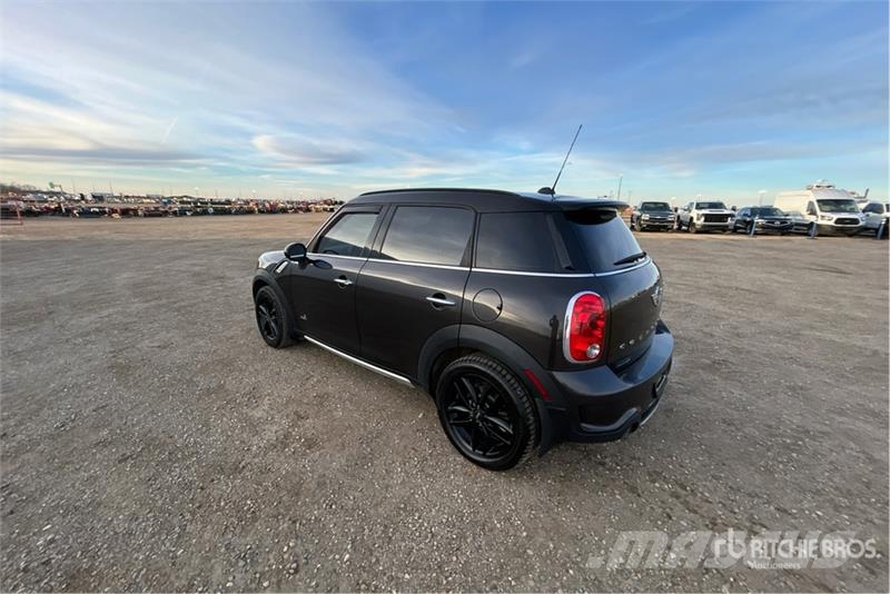 Mini Cooper ALL4 S AWD Automobile سيارات