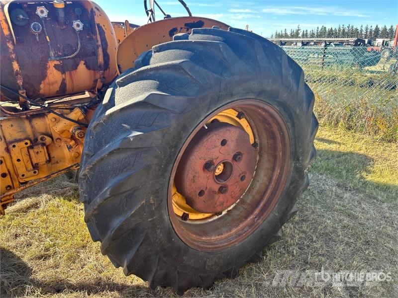Minneapolis Moline 340A-4 2WD Wide Front Antique Tractor Traktorji