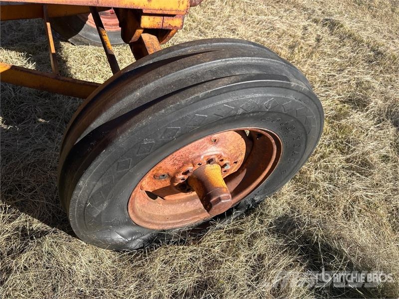 Minneapolis Moline 340A-4 2WD Wide Front Antique Tractor Traktorji