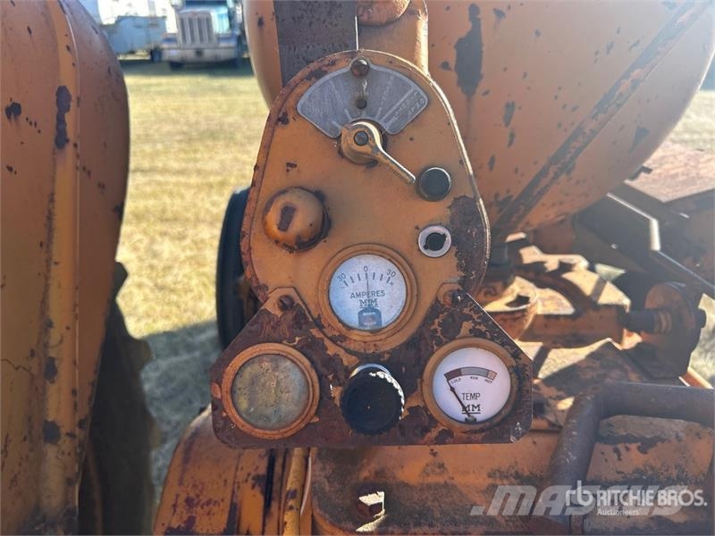 Minneapolis Moline 340A-4 2WD Wide Front Antique Tractor Traktorji