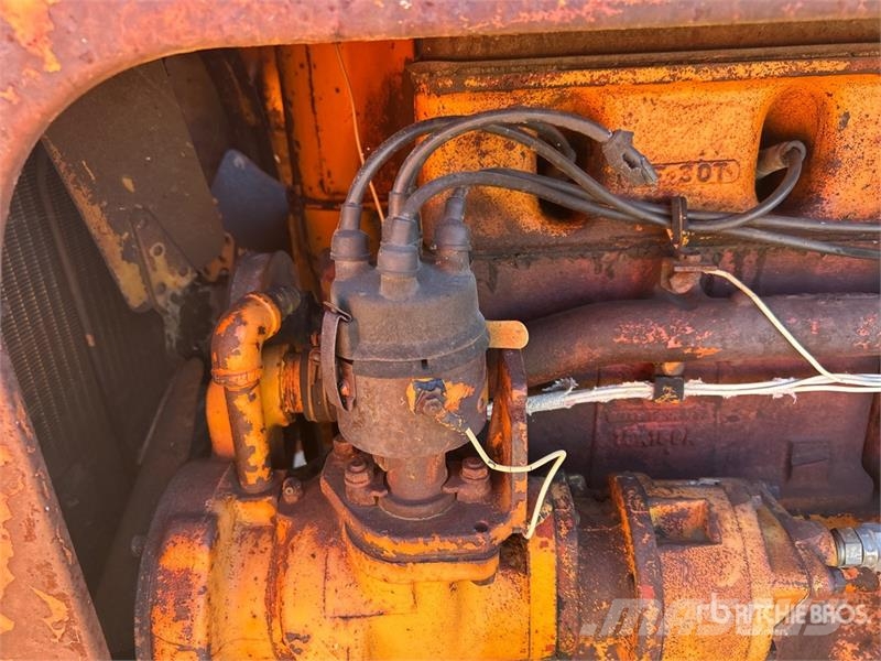 Minneapolis Moline 340A-4 2WD Wide Front Antique Tractor Traktorji