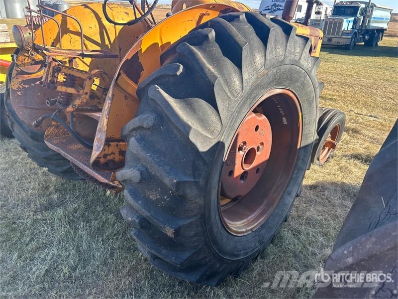 Minneapolis Moline 340A-4 2WD Wide Front Antique Tractor Traktorji
