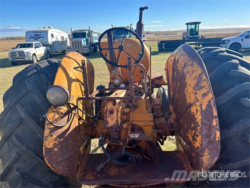 Minneapolis Moline 340A-4 2WD Wide Front Antique Tractor Traktorji