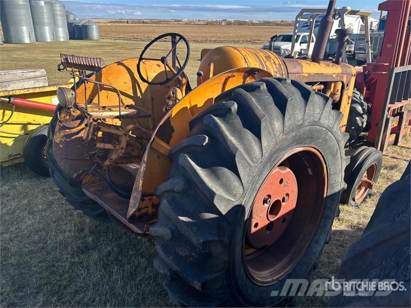 Minneapolis Moline 340A-4 2WD Wide Front Antique Tractor Traktorji