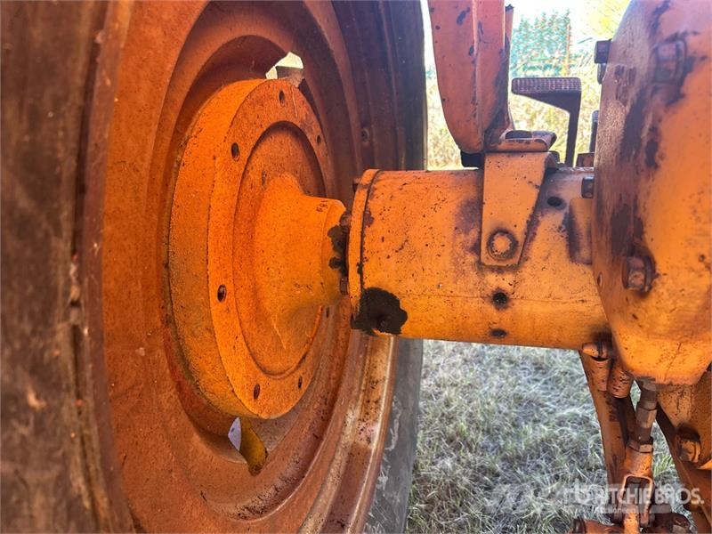 Minneapolis Moline 340A-4 2WD Wide Front Antique Tractor Traktorji