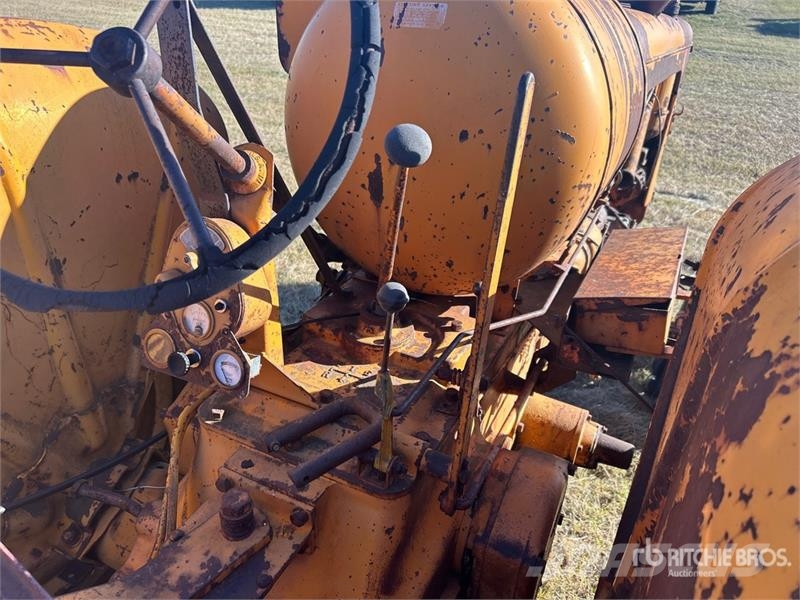 Minneapolis Moline 340A-4 2WD Wide Front Antique Tractor Traktorji