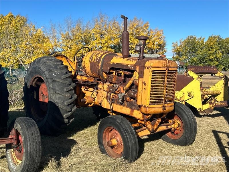Minneapolis Moline 340A-4 2WD Wide Front Antique Tractor Traktorji