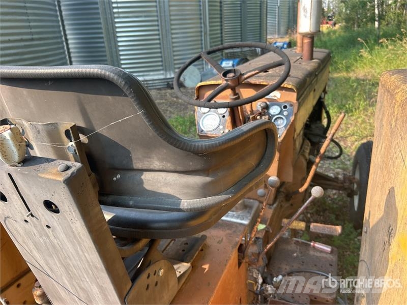 Minneapolis Moline M670 2WD Tractor Трактори