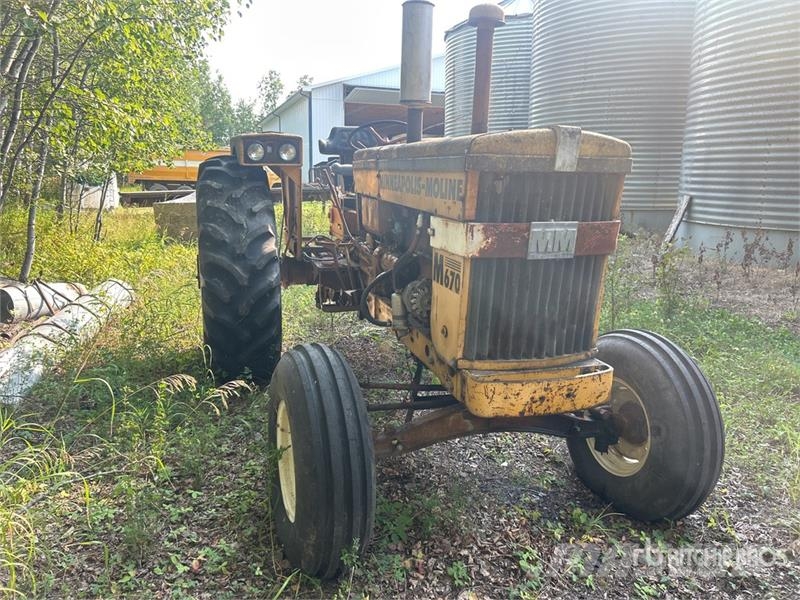 Minneapolis Moline M670 2WD Tractor Трактори