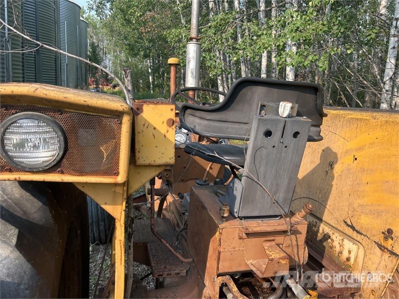 Minneapolis Moline M670 2WD Tractor Трактори