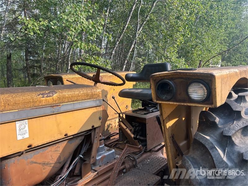 Minneapolis Moline M670 2WD Tractor Трактори