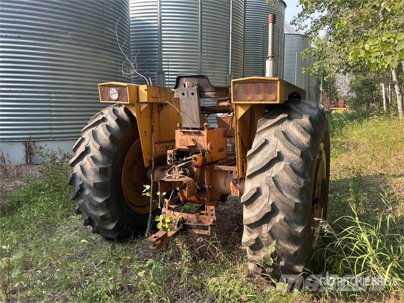 Minneapolis Moline M670 2WD Tractor Трактори