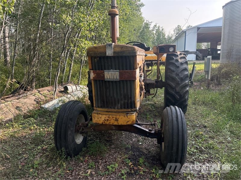 Minneapolis Moline M670 2WD Tractor Трактори