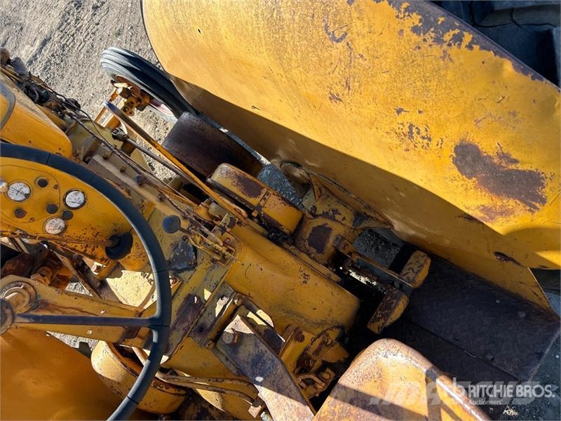 Minneapolis Moline UTS 2WD Antique Tractor الجرارات