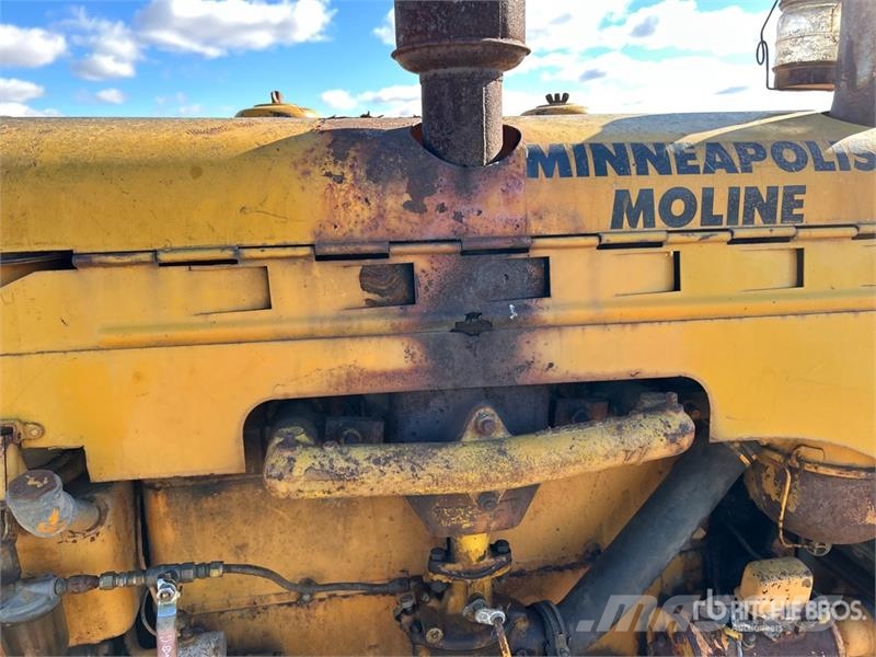 Minneapolis Moline UTS 2WD Antique Tractor الجرارات