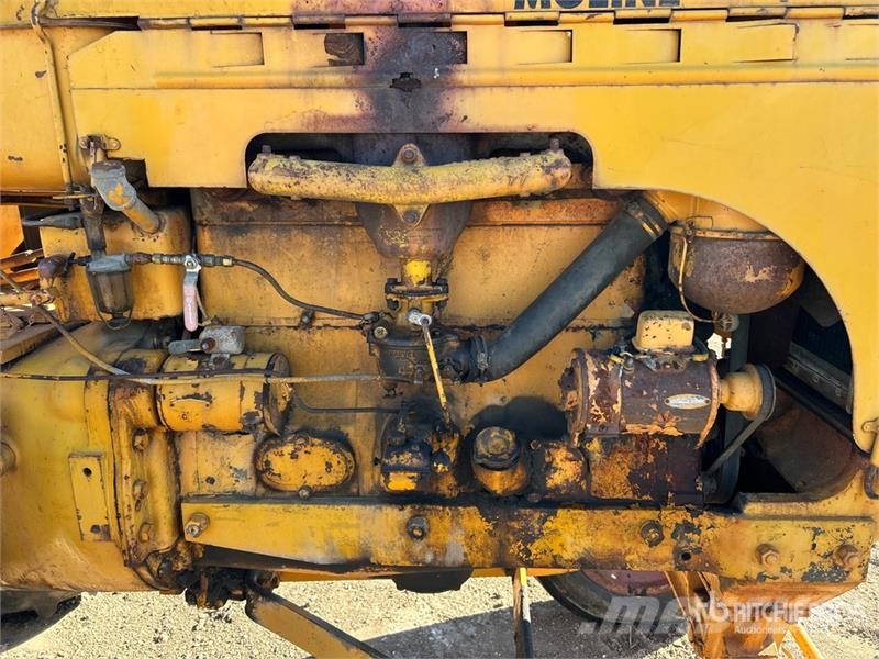 Minneapolis Moline UTS 2WD Antique Tractor الجرارات