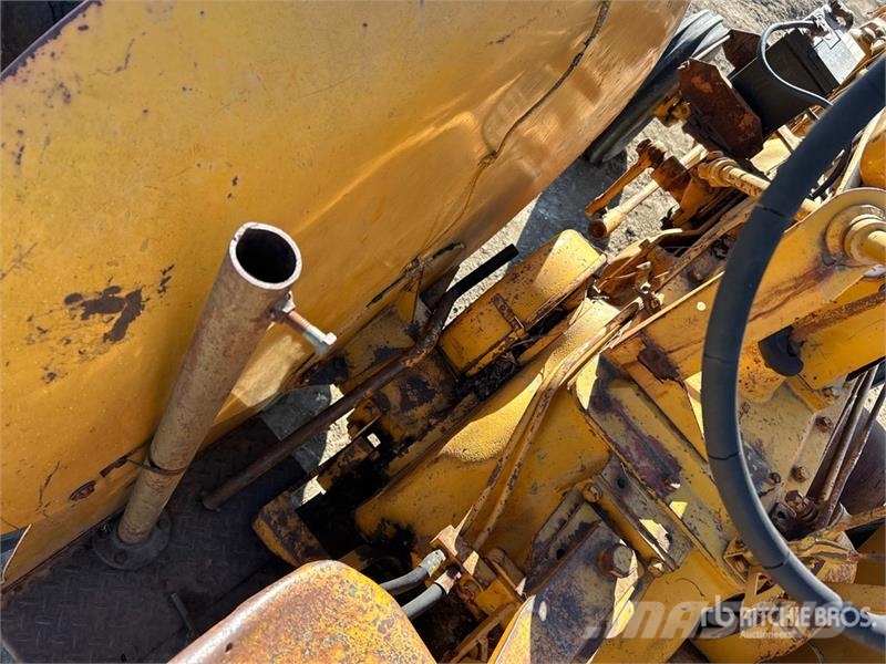Minneapolis Moline UTS 2WD Antique Tractor الجرارات