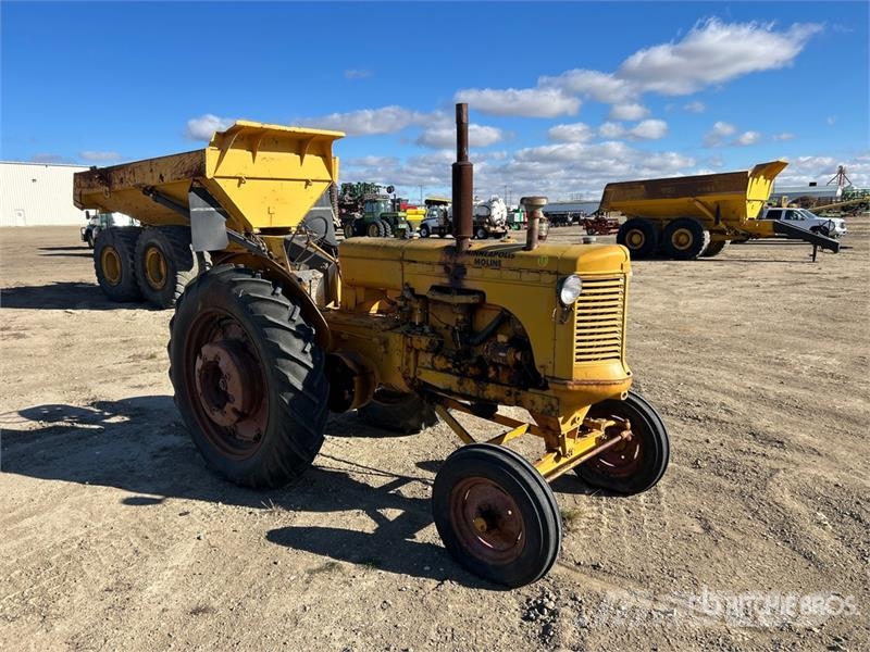Minneapolis Moline UTS 2WD Antique Tractor الجرارات