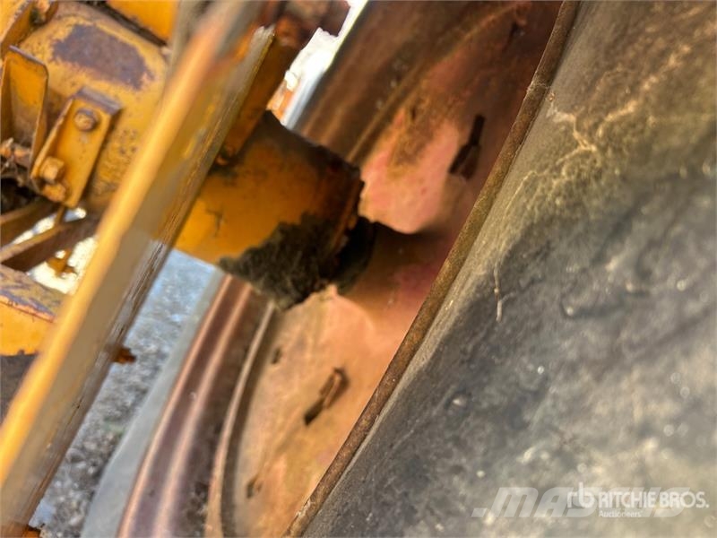 Minneapolis Moline UTS 2WD Antique Tractor الجرارات